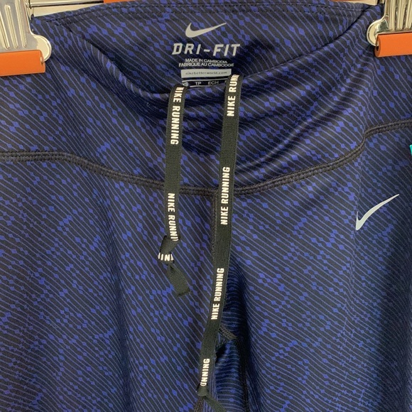 Nike DRI-FIT Capri Tights - Picture 6 of 7